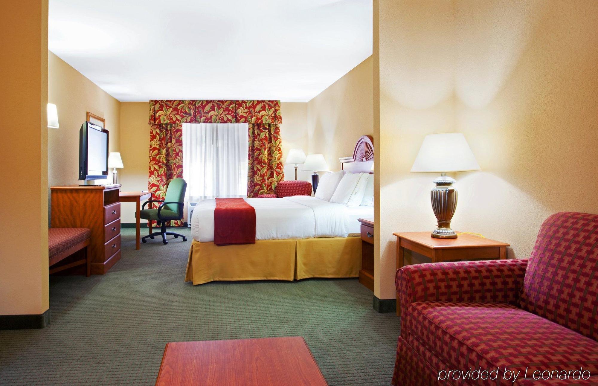 Holiday Inn Express Mineral Wells By Ihg Parkersburg Exterior foto