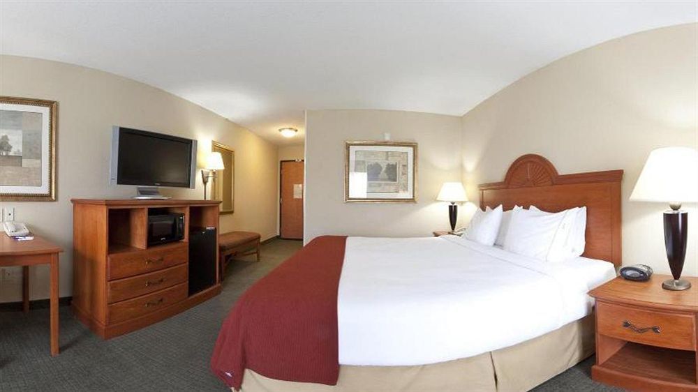 Holiday Inn Express Mineral Wells By Ihg Parkersburg Exterior foto