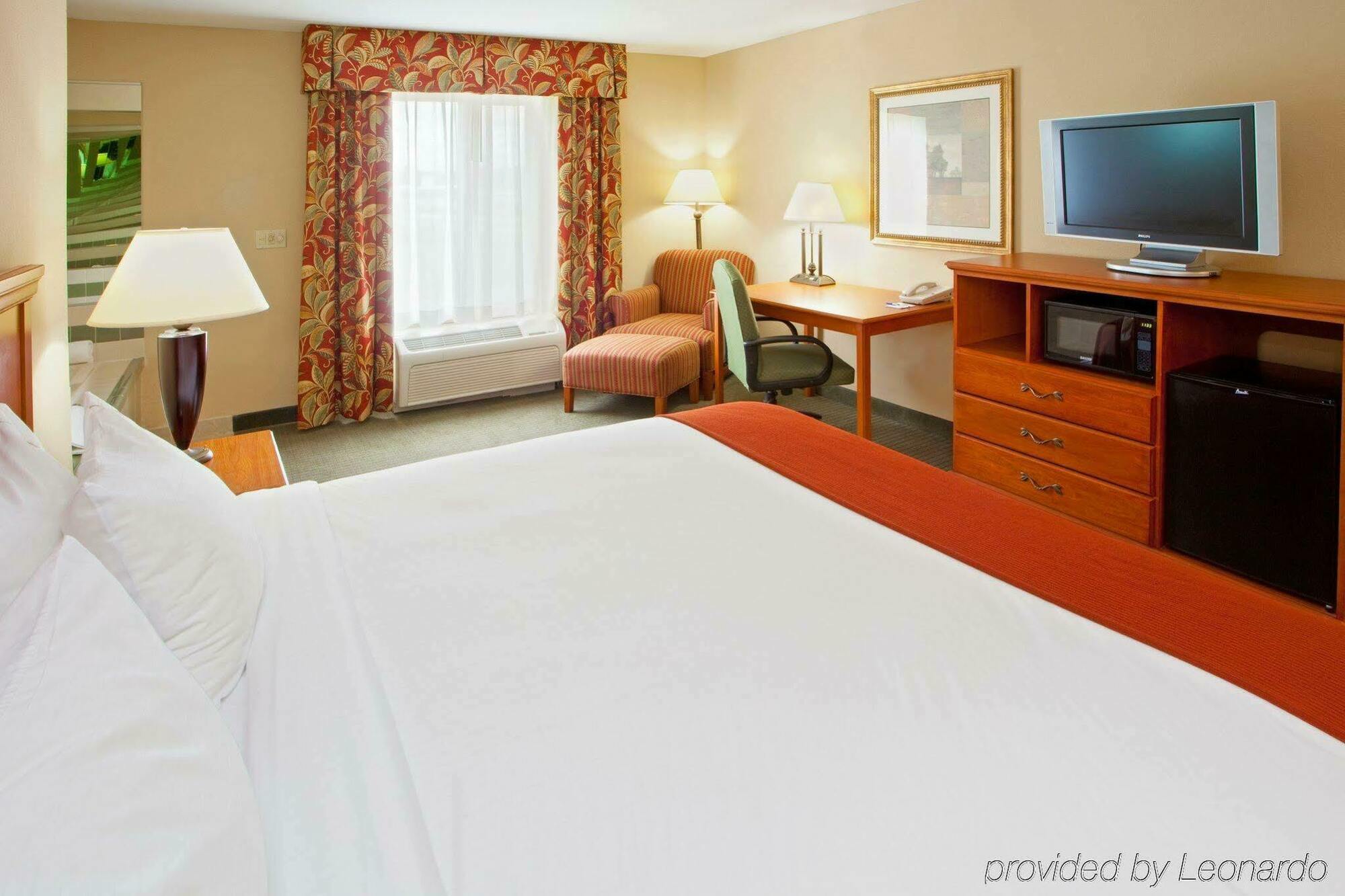 Holiday Inn Express Mineral Wells By Ihg Parkersburg Exterior foto