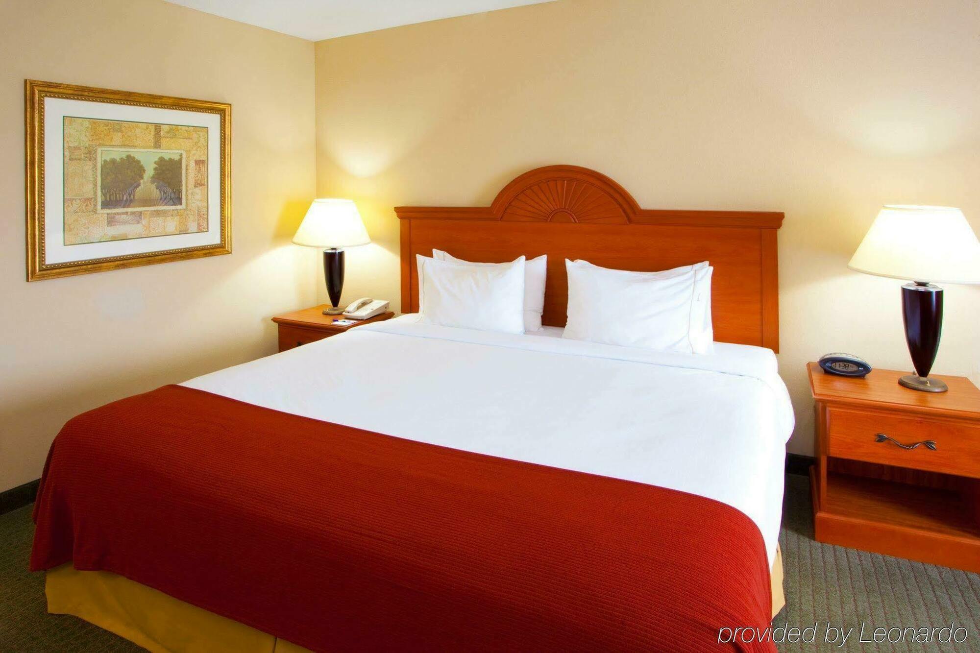 Holiday Inn Express Mineral Wells By Ihg Parkersburg Exterior foto